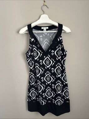 White House Black Market Black and White Sheath Dress